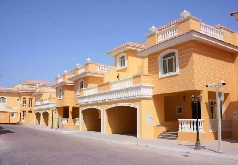 Жилой Готовая недвижимость 4 спальни С/Ж Вилла в комплексе  в аренду в Аль-Садд , Доха #9437 - 1  image 